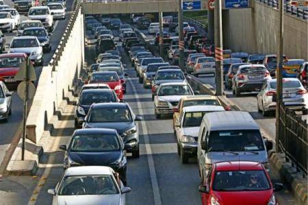 تصادم 3 مركبات في نفق الداخلية يتسبب بازدحامات خانقة