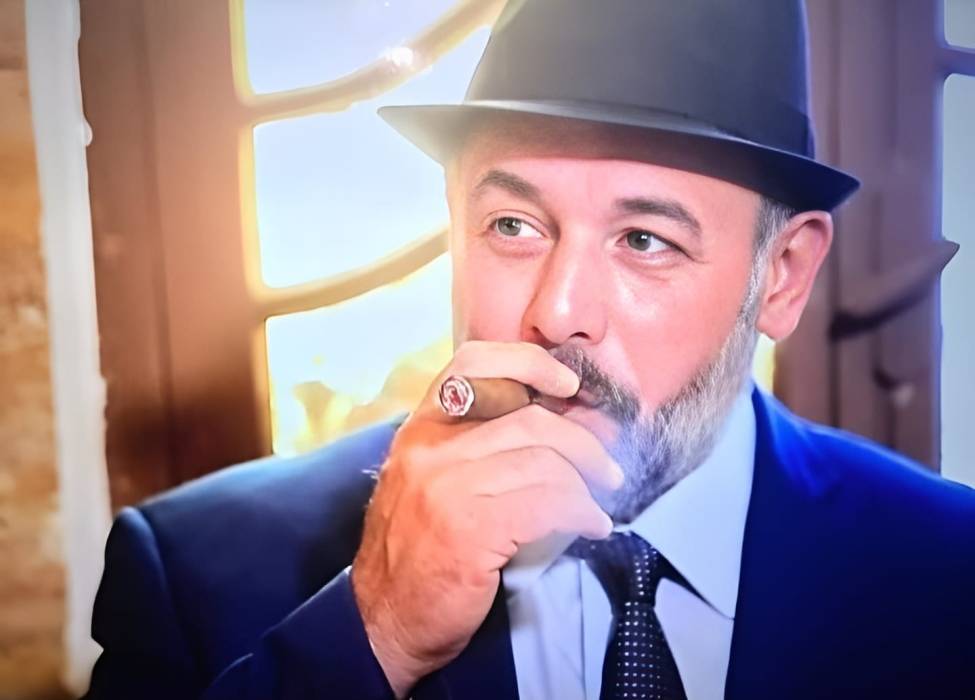 أبو حجر يكتب النسيب الغريب