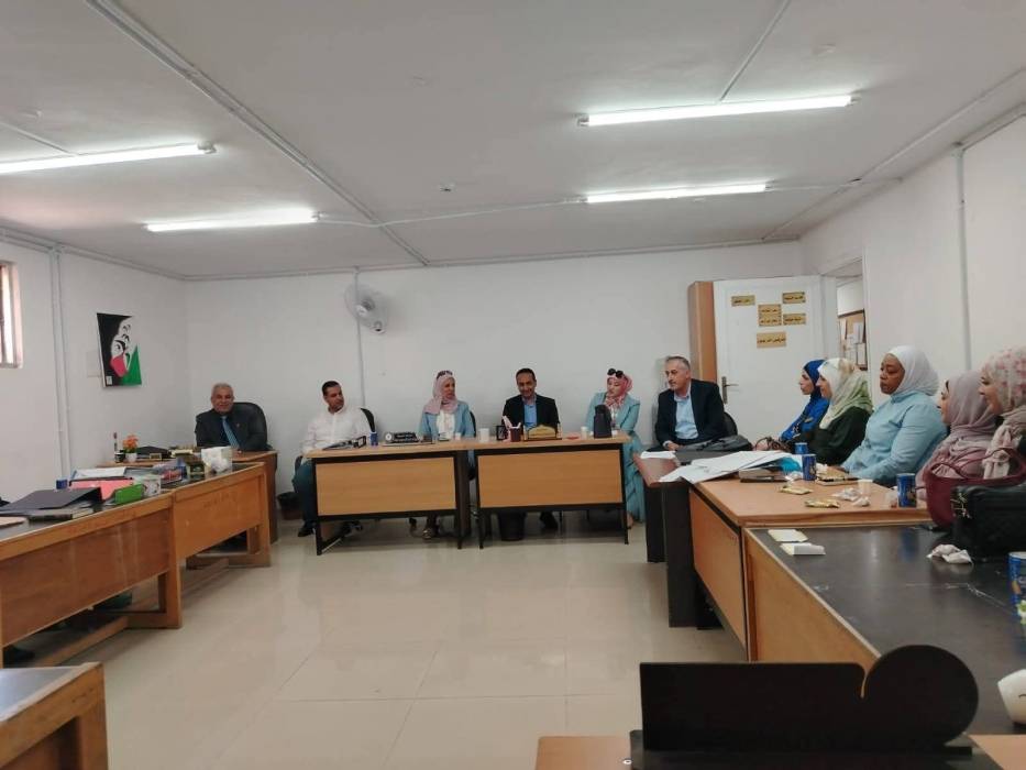 مديرة التربية والتعليم في القويسمة تلتقي سفراء جائزة الملكة رانيا للتميز التربوي