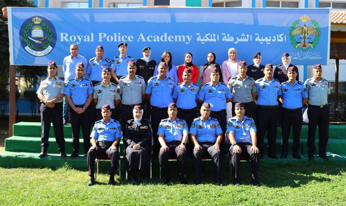 تخريج دورات تدريبية في أكاديمية الشرطة الملكية ...صور