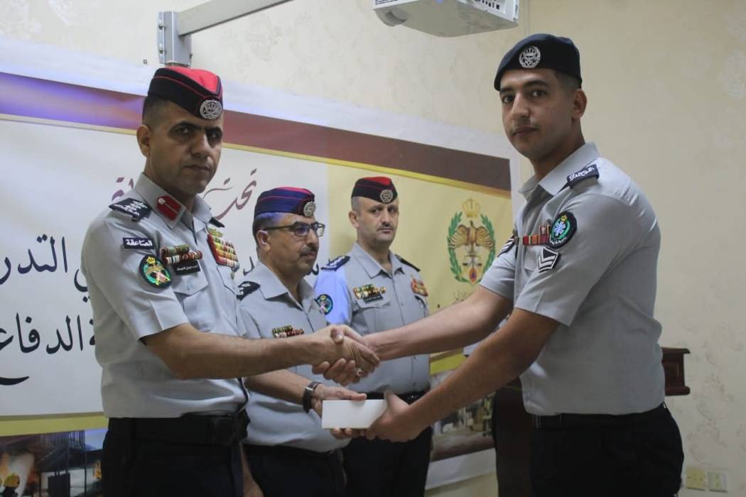 تخريج دورات تدريبية متخصصة في مراكز الدفاع المدني المختلفة