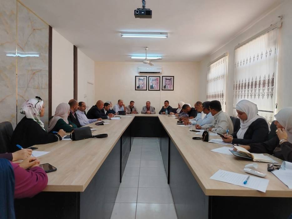مديرية العقبة تناقش تعزيز الانضباط ومكافحة الغياب المدرسي