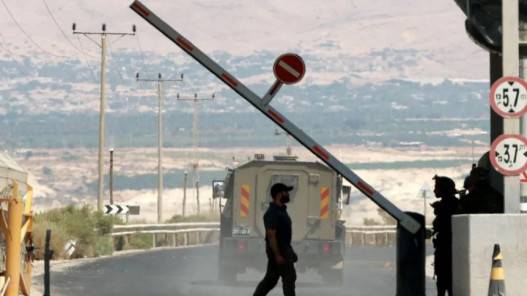 عاجل.. إغلاق الطرف الآخر من معبر الكرامة أمام حركة المسافرين القادمين