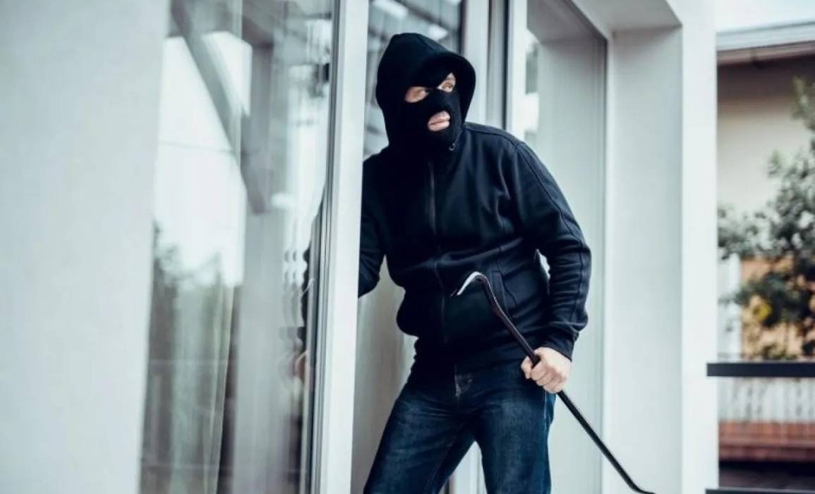 سرقة زوجين تحت التهديد والضرب تنتهي بحكم قضائي مشدد في عمّان