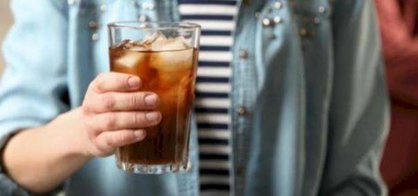 التوقف عن شرب المشروبات الغازية.. فوائد مذهلة لصحتك