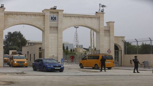 عاجل.. الاحتلال يعيد إغلاق معبر الكرامة ويرجع حافلات المسافرين