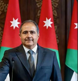 وزير الاستثمار يلتقي السفير البريطاني في عمان