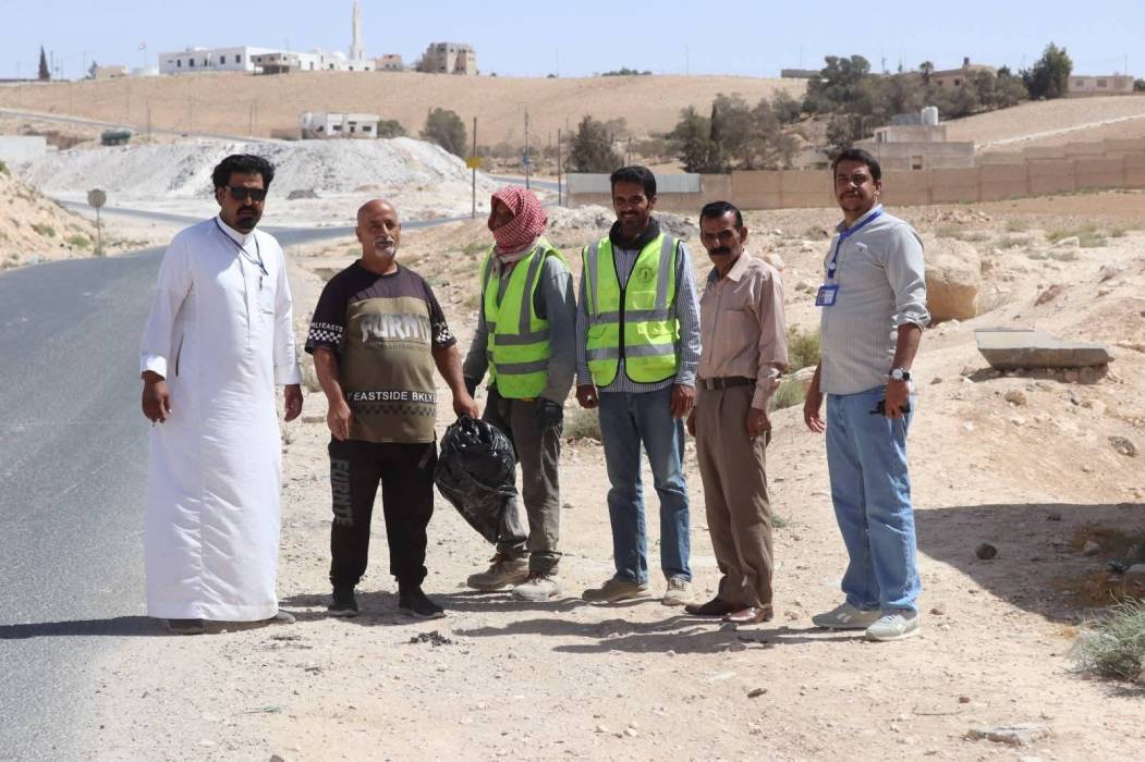 بلدية الموقر تنفذ حملة نظافة شاملة لتعزيز الواقع البيئي