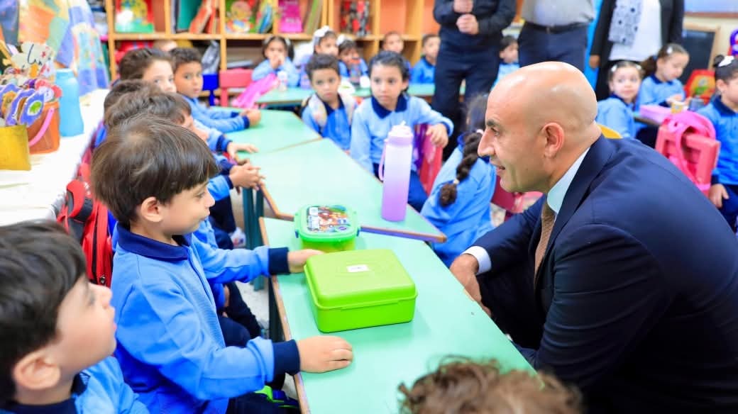 بالصور.. بداية تاريخية للعام الدراسي الجديد.. والانضباط عنوان المرحلة