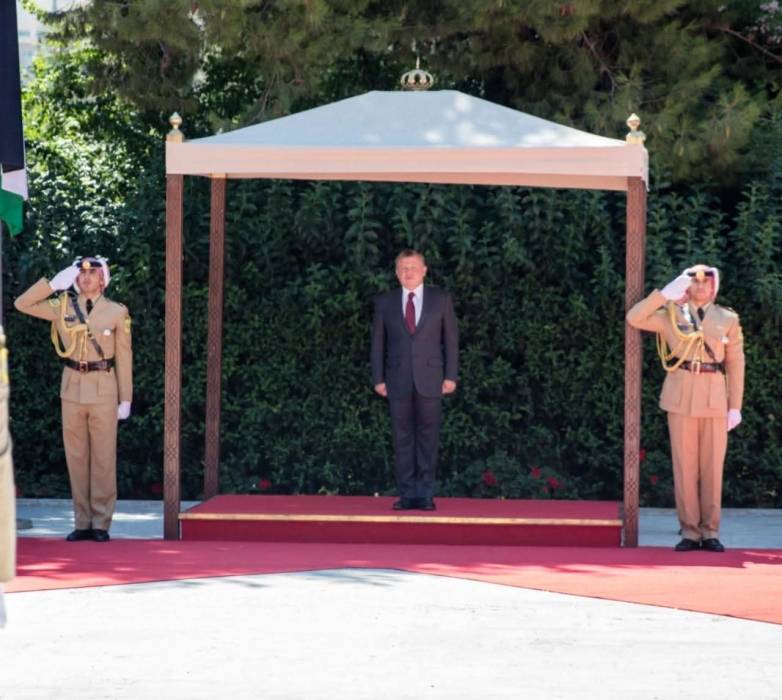 الملك يهنئ خادم الحرمين الشريفين باليوم الوطني لبلاده