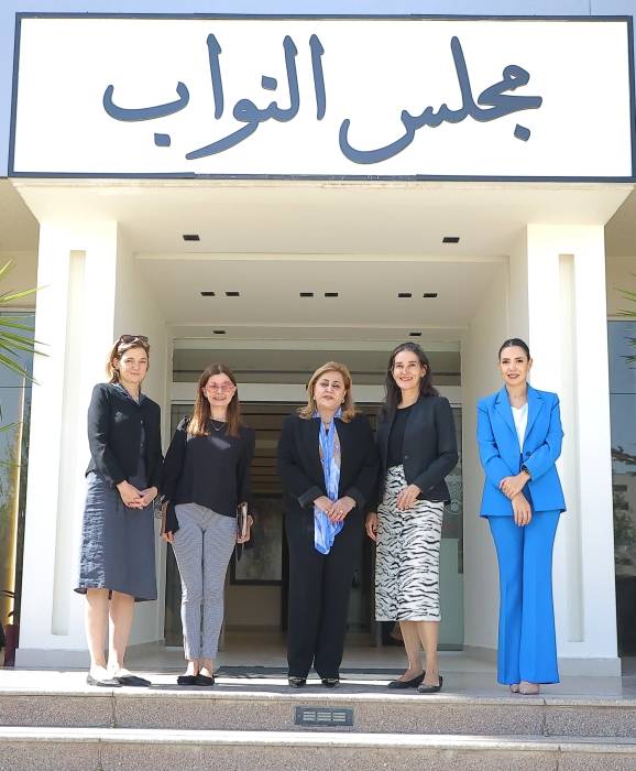 مساعد رئيس مجلس النواب: تلتقي السفيرة السويسرية .