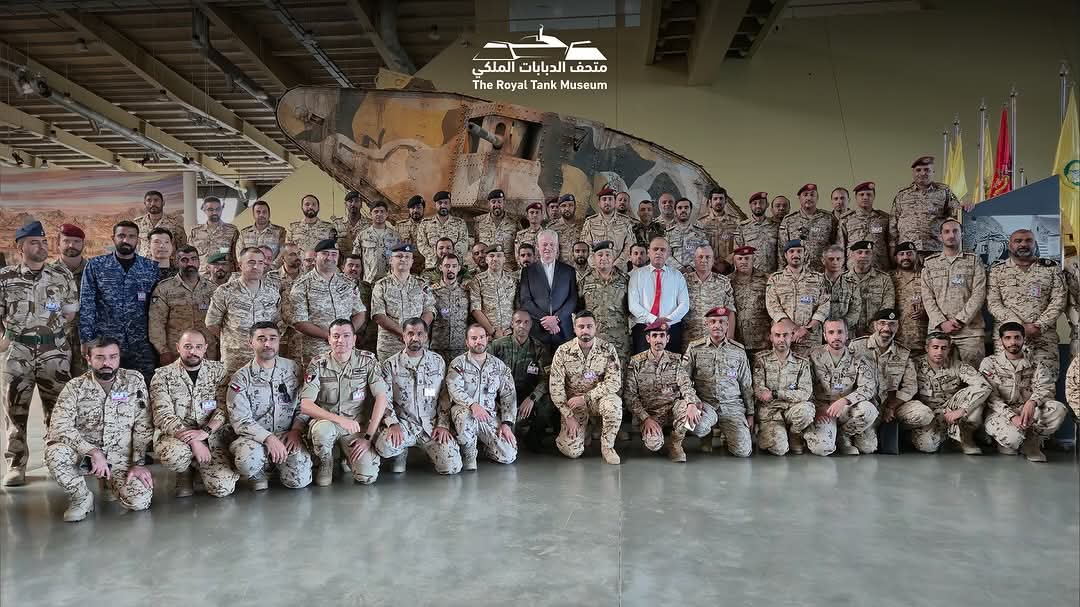 وفد عسكري يزور متحف الدبابات الملكي