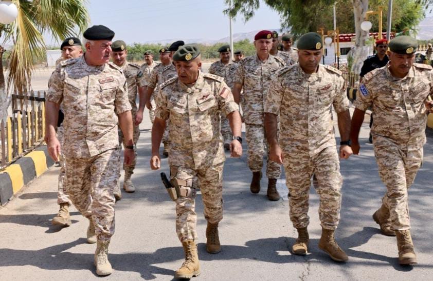 رئيس هيئة الاركان المشتركة يزور كتيبة حرس الحدود 9 الملكية...صور