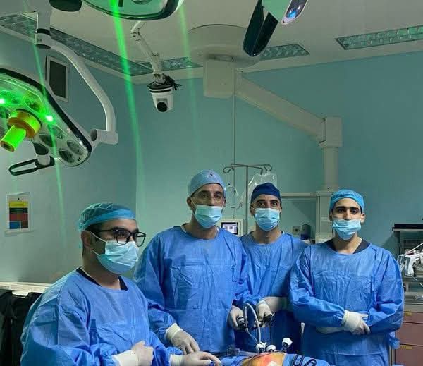 إجراء عملية استئصال جزء علوي من الرئة لطفل بواسطة المنظار الجراحي