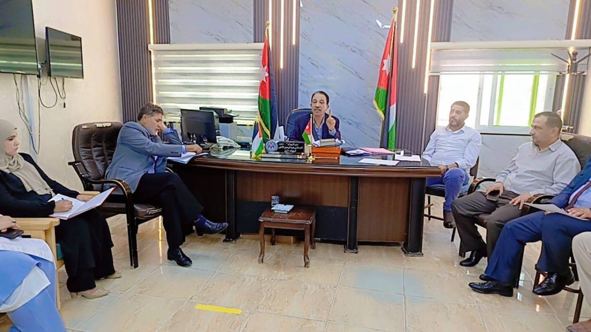 مدير تربية الموقر يترأس اجتماعًا لرؤساء الأقسام ويؤكد على مواصلة تطوير الأداء التربوي