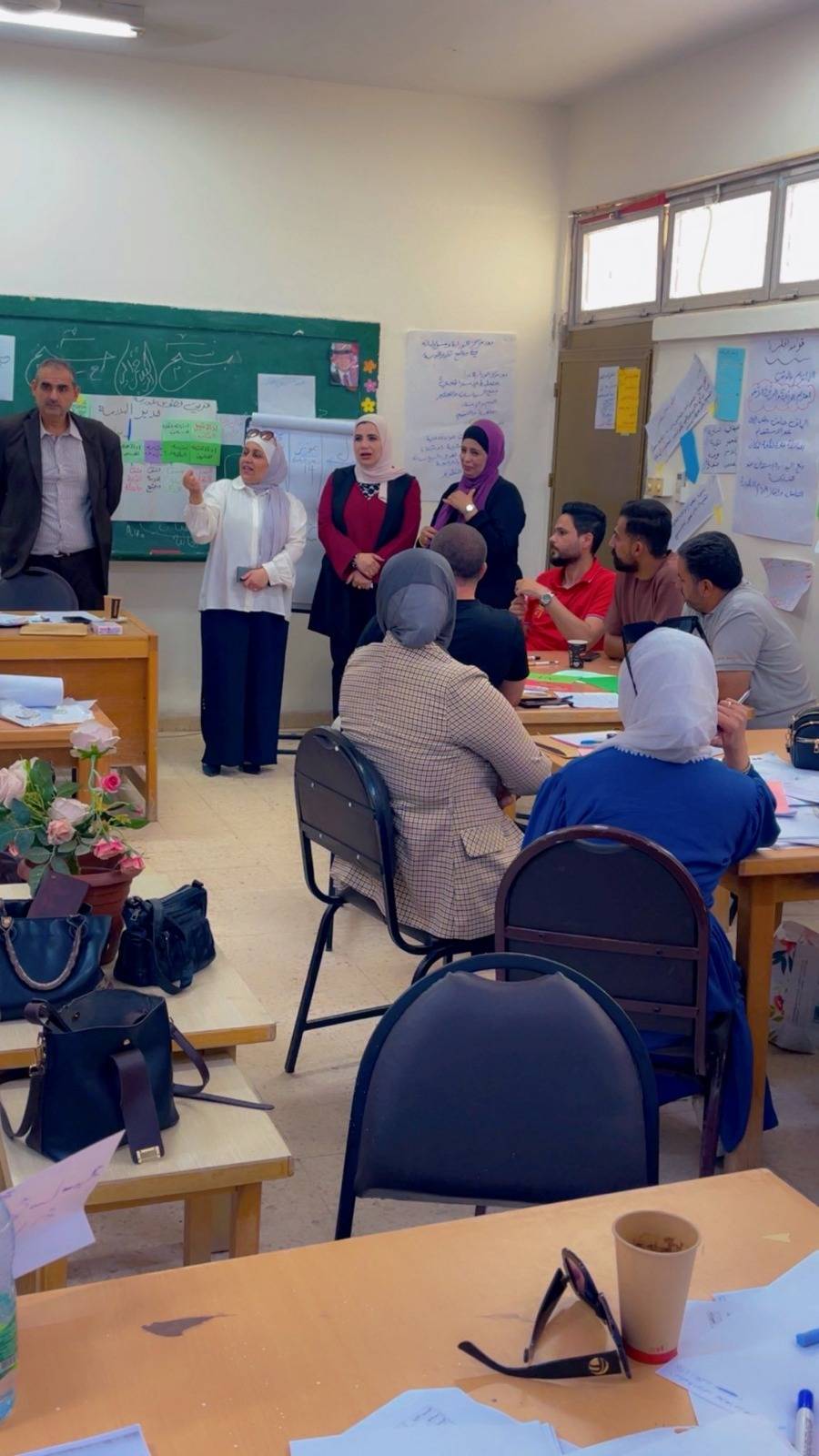 العدوان تتفقد برامج القيادات التعليمية وتدعم طالبات تعزيز الثقافة في الشونة الجنوبية...صور