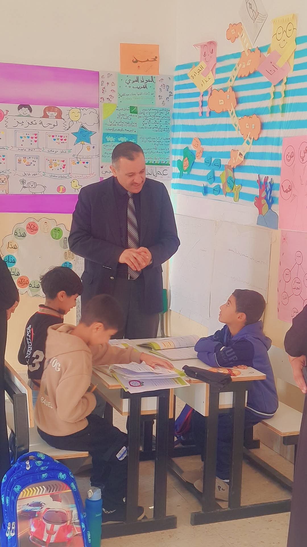 الجريري يشيد بجهود الهيئات التدريسية والإدارية في مدارس اللواء