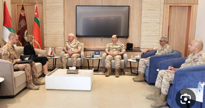 رئيس هيئة الأركان يستقبل السفيرة التشيكية