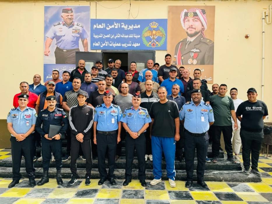 العقيد غنيمات يرعى  حفل تخريج دورات شرطية وتدريبية...صور