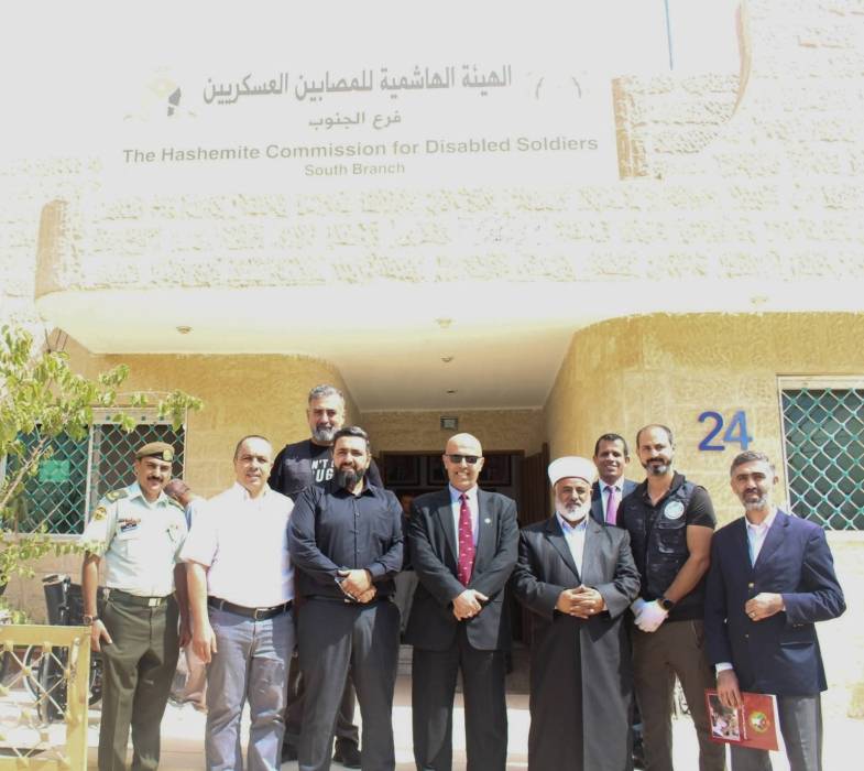 استمرارًا لمبادرة توزيع الكراسي المتحركة على المصابين العسكريين