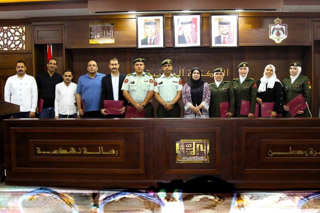 تخريج دورة الفهرسة والتصنيف لأمناء المكتبات لمديرية التربية والتعليم العسكرية ...صور