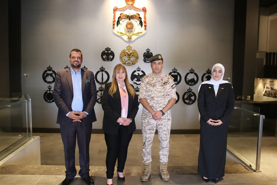 مُدِيرَةُ جَائِزَةِ الحَسَنِ لِلشَّبَابِ تزور صرح الشهيد