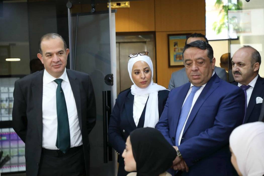 وزير الاقتصاد الرقمي والريادة يزور الأكاديمية الدولية للتجارة الإلكترونية واللوجستيك