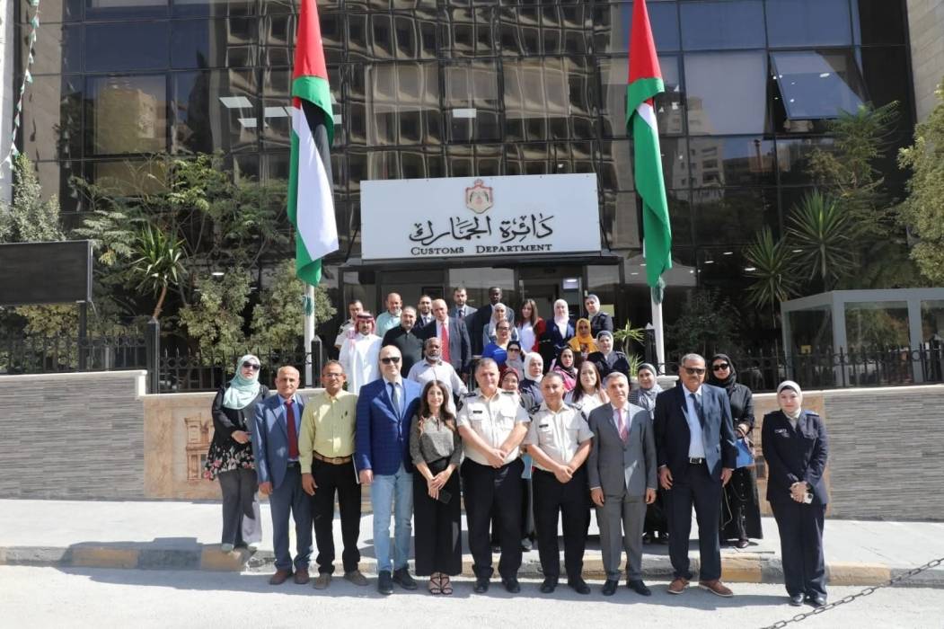 وفد من الأجهزة الاحصائية العربية يزور الجمارك الأردنية