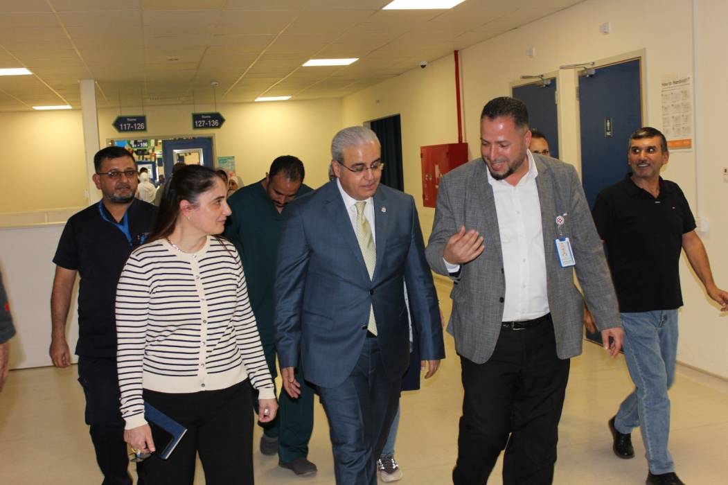 وزير الصحة يتفقد خدمات مستشفى الشيخ محمد بن زايد