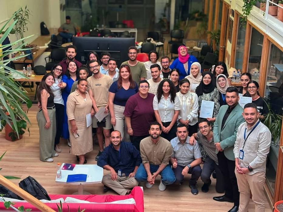 شاب أردني يشارك في هاكاثون بيئي بتونس