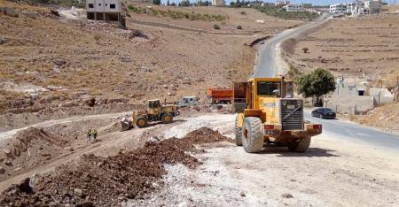 بلدية السلط تباشر توسعة الطريق البديل المؤدي إلى السرو