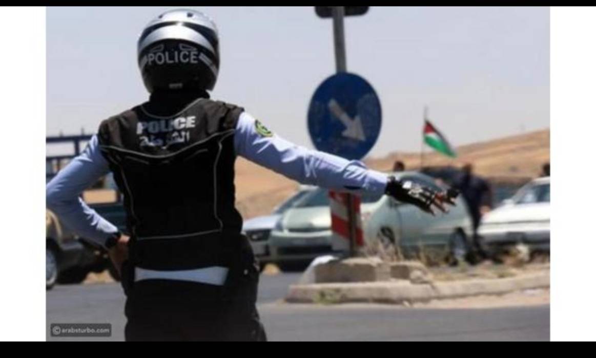 رقيب سير يٌسعف مواطن للمستشفى بعد تعرضه لتشنجات حادة أثناء القيادة