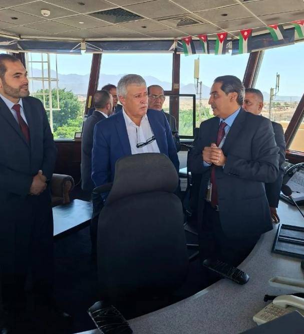 وزير النقل يتفقد مديرية الملاحة الجوية والأرصاد في مطار الملك حسين بالعقبة