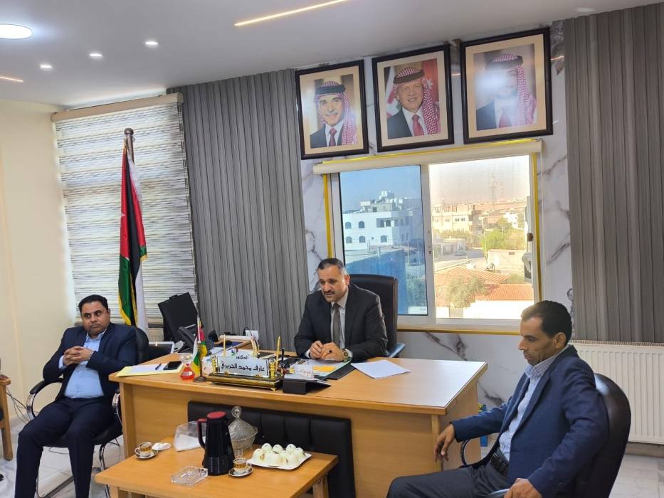 الجريري يعقد اجتماعاً لرؤساء الأقسام ويؤكد على الارتقاء بجودة العمل التربوي