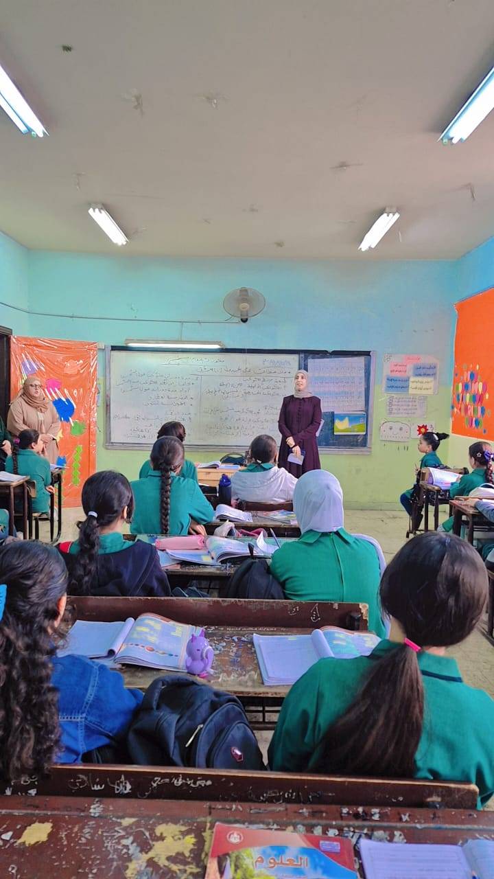 الطهراوي تتفقد مدرستي حي ام تينة الأساسية الأولى وهالة بنت خويلد