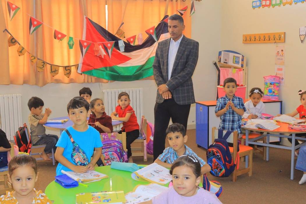 المساعيد يتفقد مدرستي الحمراء الأساسية ورابعة العدوية الثانوية