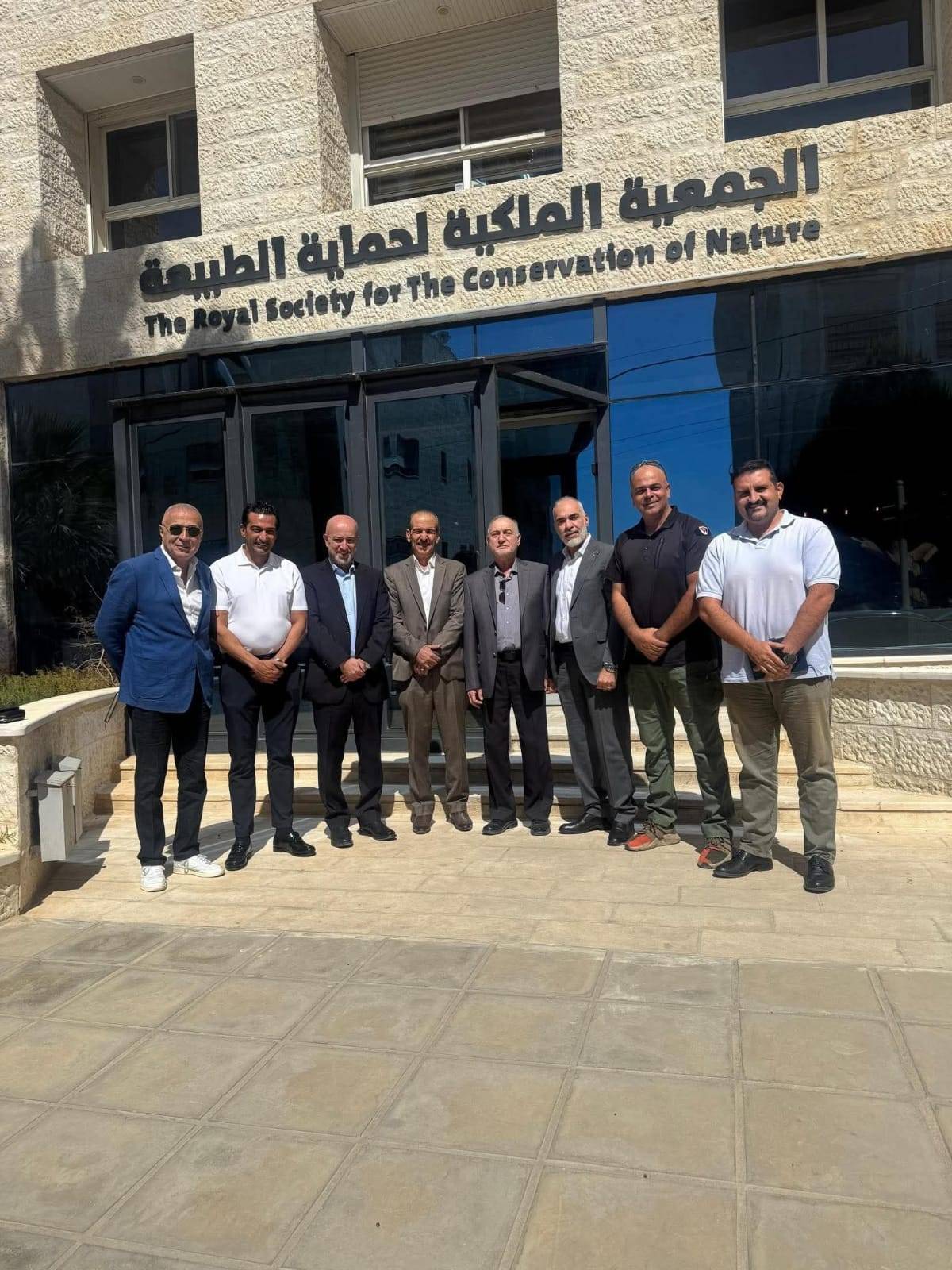 اجتماع بين الجمعية الملكية لحماية الطبيعة والجمعية الأردنية لرياضة الصيد لبحث التعاون في دعم برامج الصيد المستدام وحماية الطبيعة.