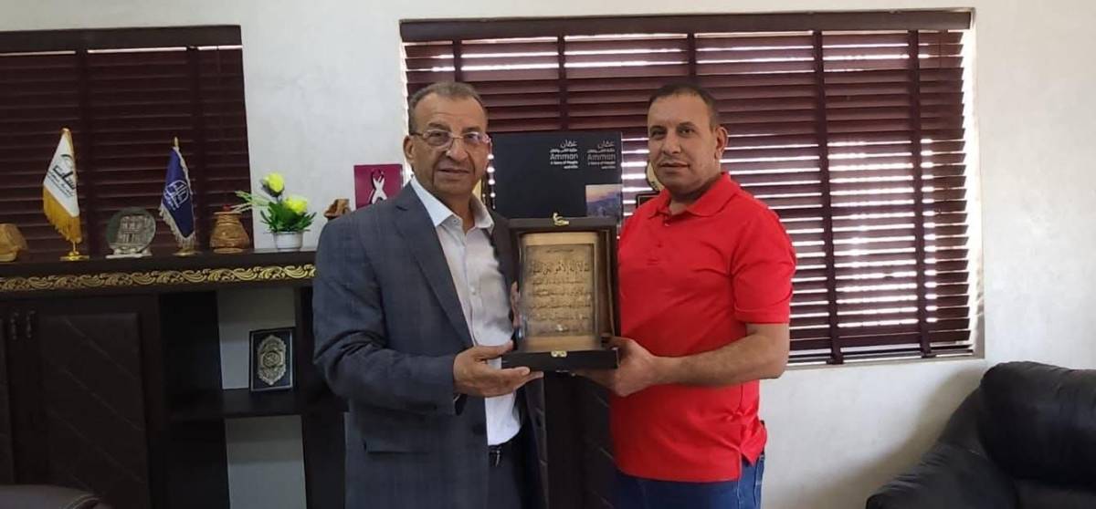 بلدية سحاب تكرم الموظف المثالي لشهر أيلول