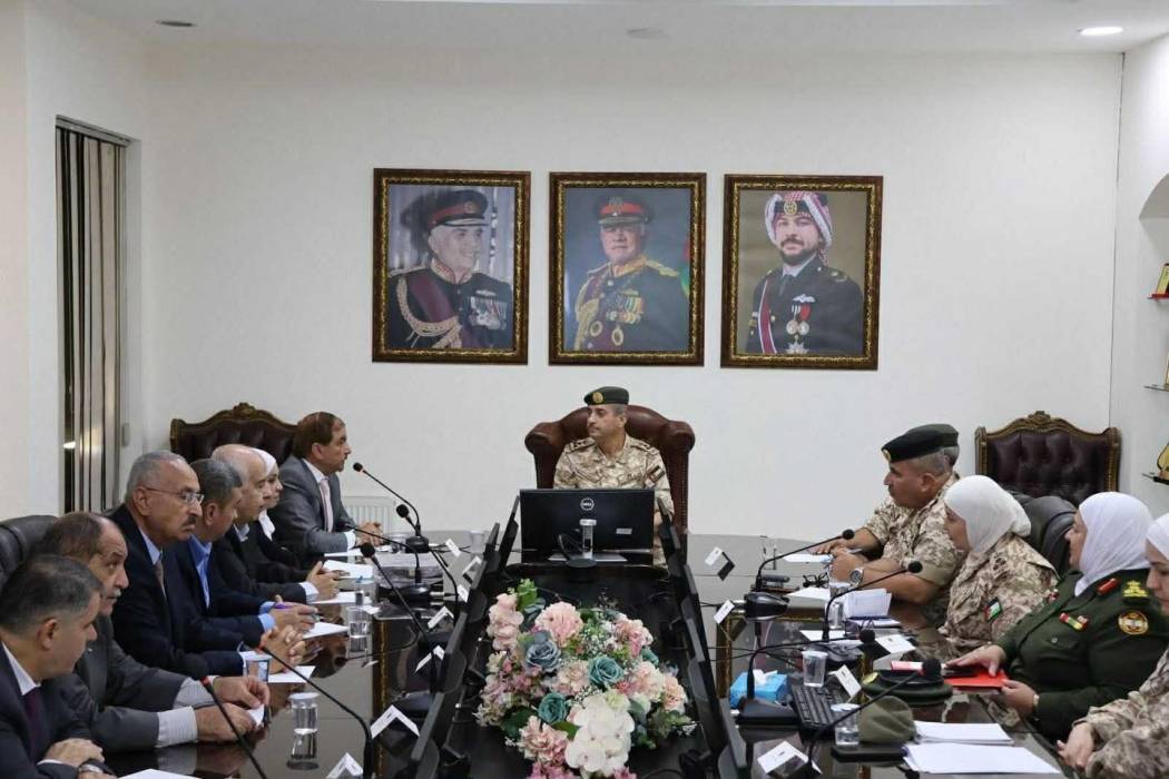 مدير عام الخدمات الطبية الملكية يلتقي وفداً من لجنة الكرامة للمتقاعدين العسكريين