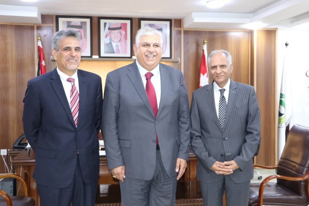 الرقاد يستقبل رئيس الجامعة الأمريكية في مادبا