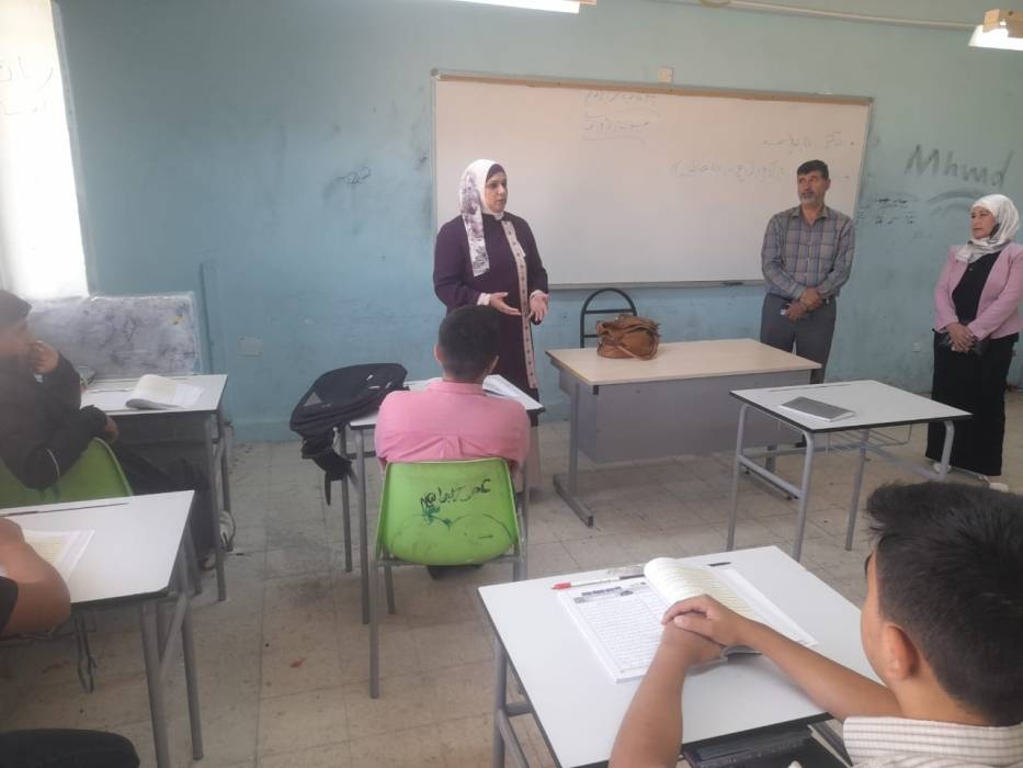 الدكتورة جيهان السفاسفة تتفقد مدرسة الشيخ الدباغ في الطفيلة..