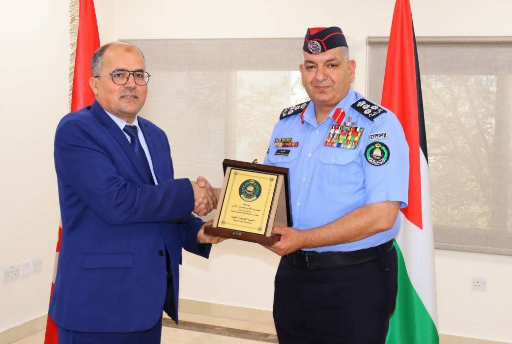 وفداً من الجمهورية التونسية الشقيقة يزور أكاديمية الشرطة الملكية