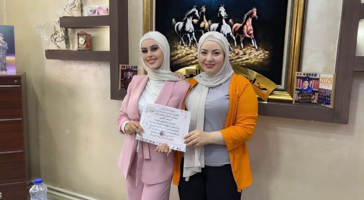 مدرسة بوابة المدينة تكرّم المعلمة مرح حمودة لاختيارها الموظف المثالي للشهر