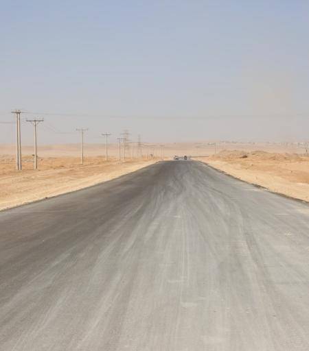 وزير الأشغال يتفقد سير العمل في مشاريع طرق بمحافظتي مادبا والكرك