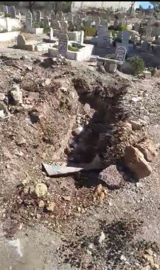 جدل واسع بعد انتشار فيديو لنبش قبور في سوم.. والبلدية توضح