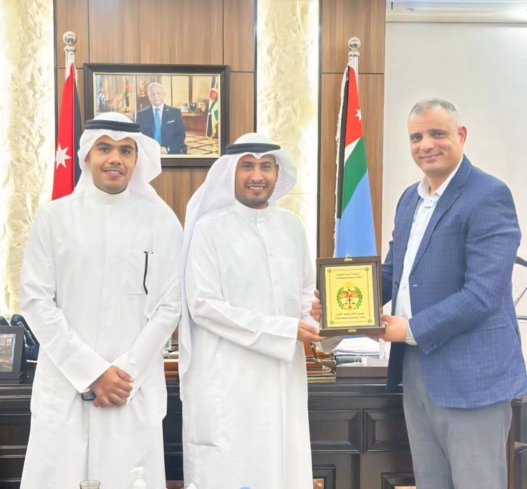 وفد من شعبة الاتصال في شرطة الكويت يزور إدارة الشرطة العربية والدولية