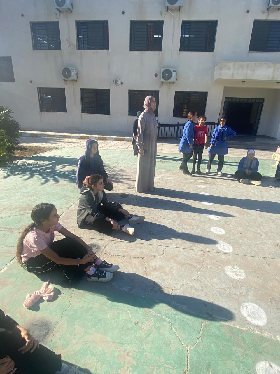 الطهراوي تتابع جولاتها الميدانية لمدارس القصبة