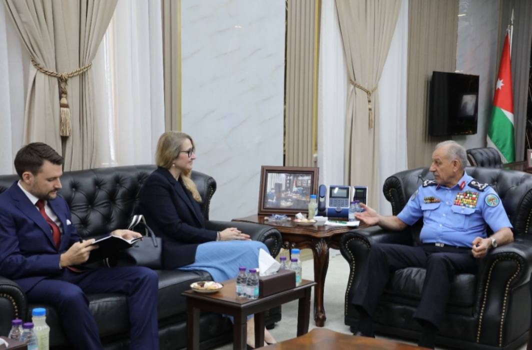 مدير الأمن العام يلتقي سفيرة جمهورية التشيك في عمّان