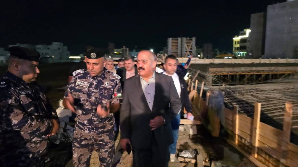 محافظ إربد يكشف سبب انهيار صبة خرسانية وإصابة 5 وتحويل المقاول ومالك المشروع للتحقيق...صور