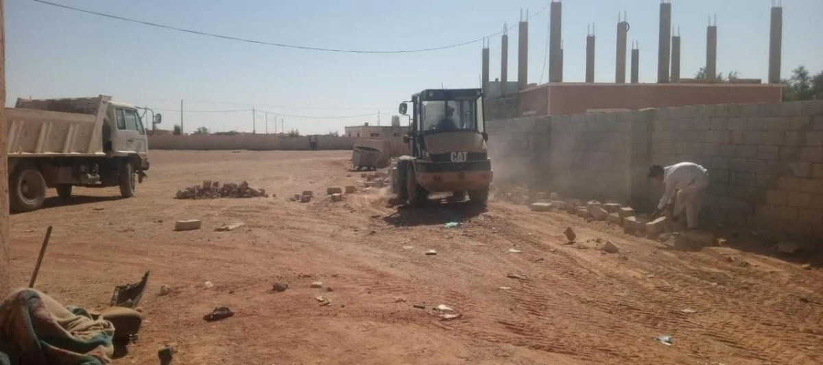 بلدية الجفر تزيل حظائر الأغنام داخل الأحياء السكنية